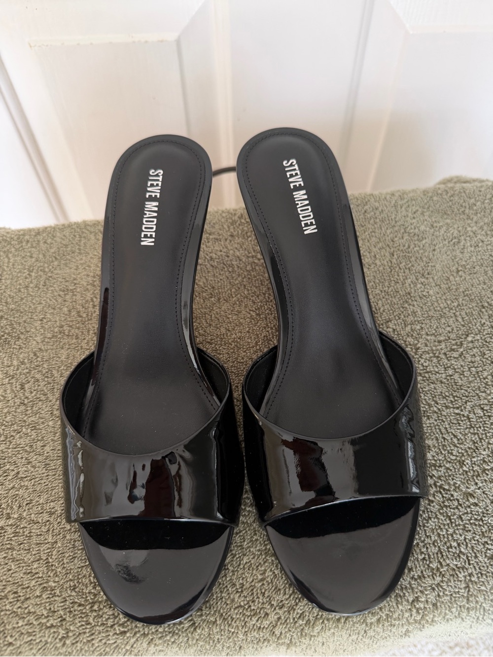 Steve Madden Black Patent Mule Slides
